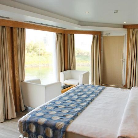 C Hotel Manama Luaran gambar