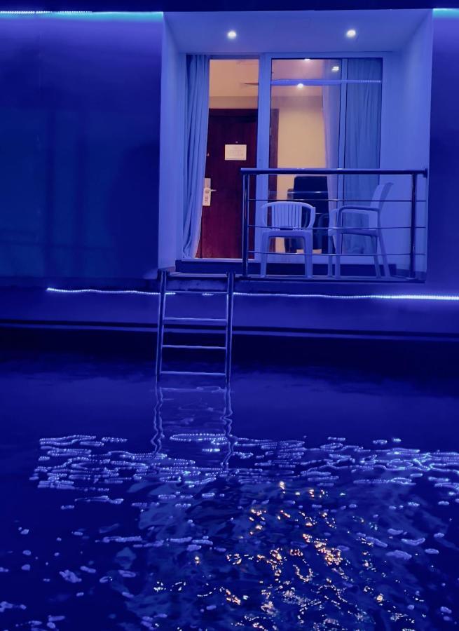 C Hotel Manama Luaran gambar