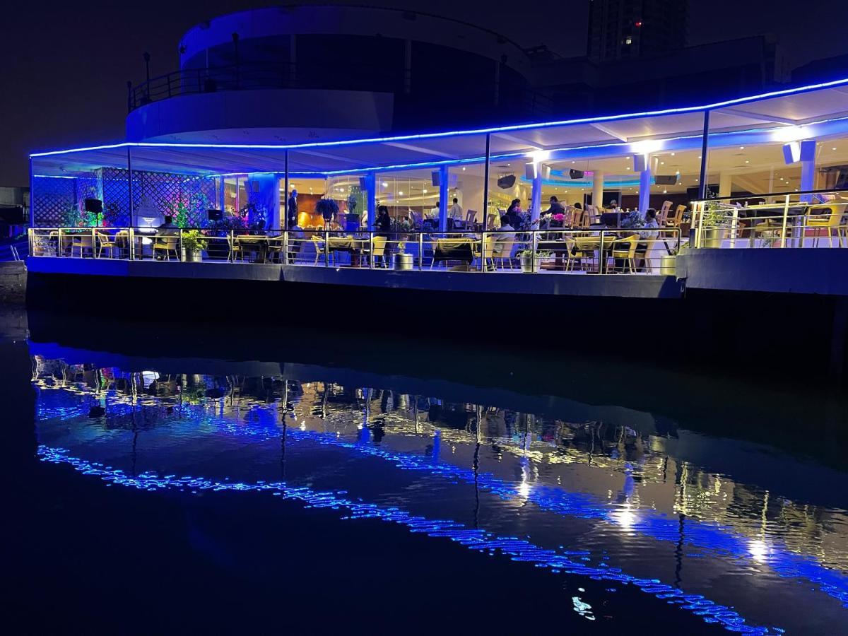 C Hotel Manama Luaran gambar