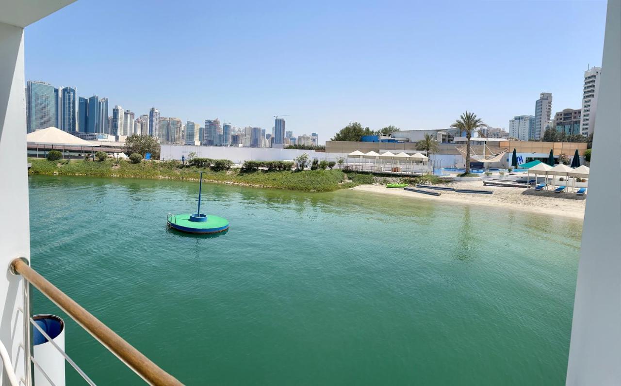 C Hotel Manama Luaran gambar