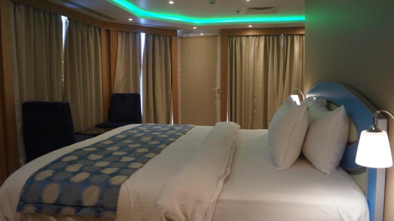 C Hotel Manama Luaran gambar