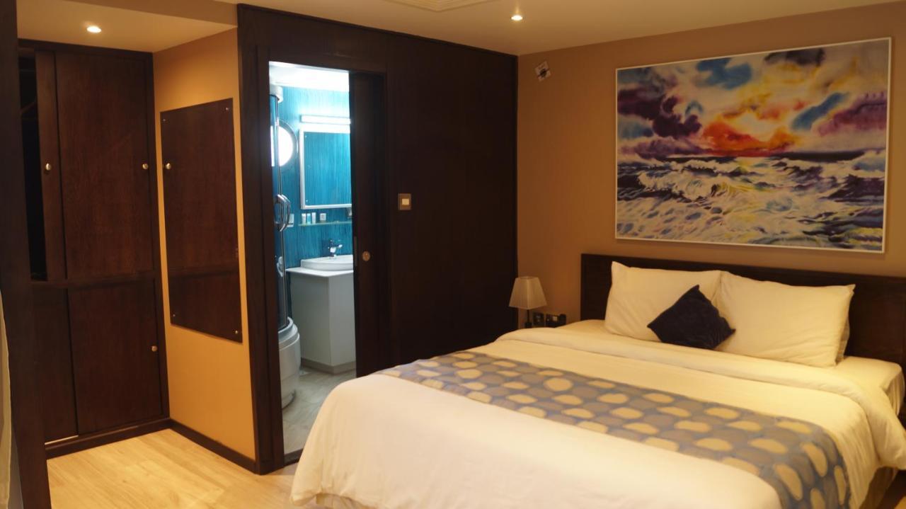 C Hotel Manama Luaran gambar