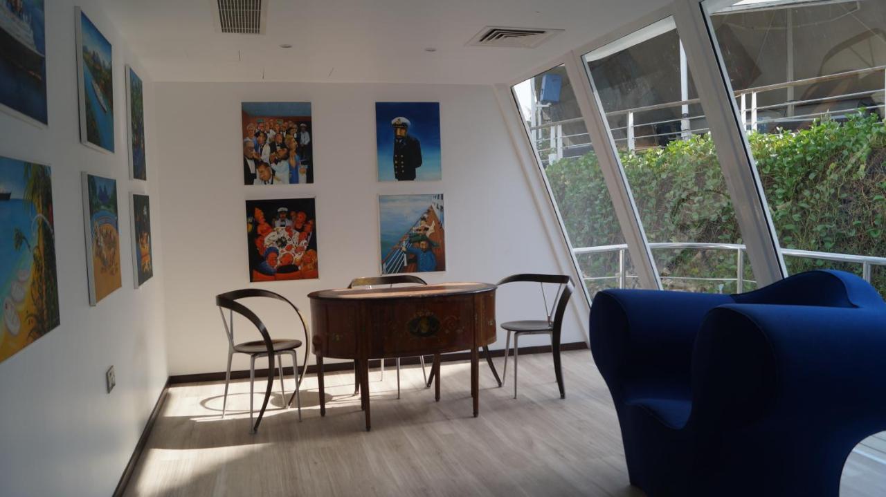 C Hotel Manama Luaran gambar