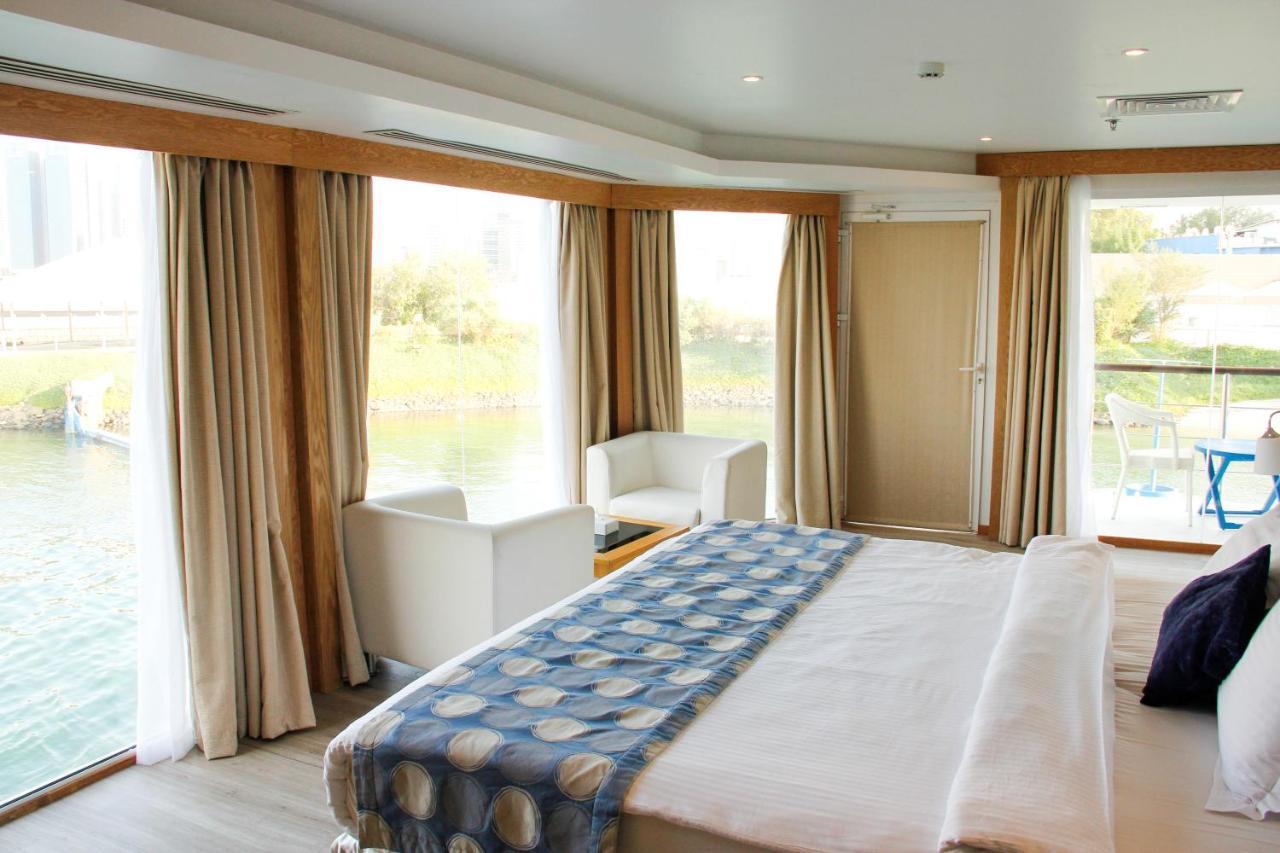 C Hotel Manama Luaran gambar