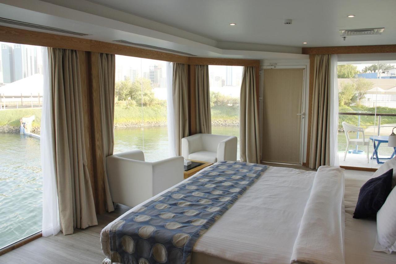 C Hotel Manama Luaran gambar