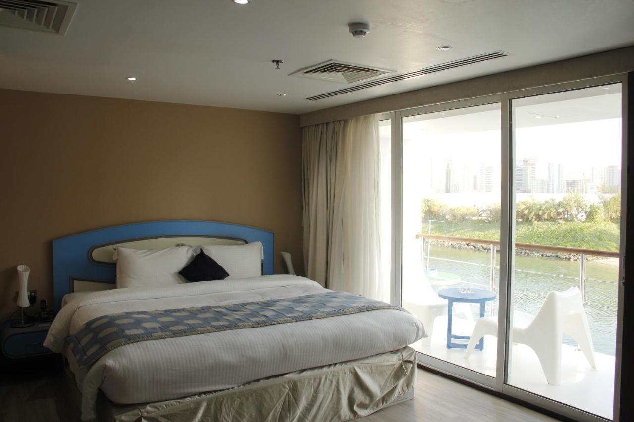 C Hotel Manama Luaran gambar