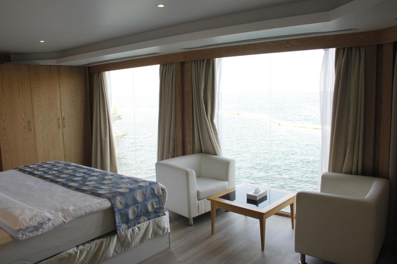 C Hotel Manama Luaran gambar
