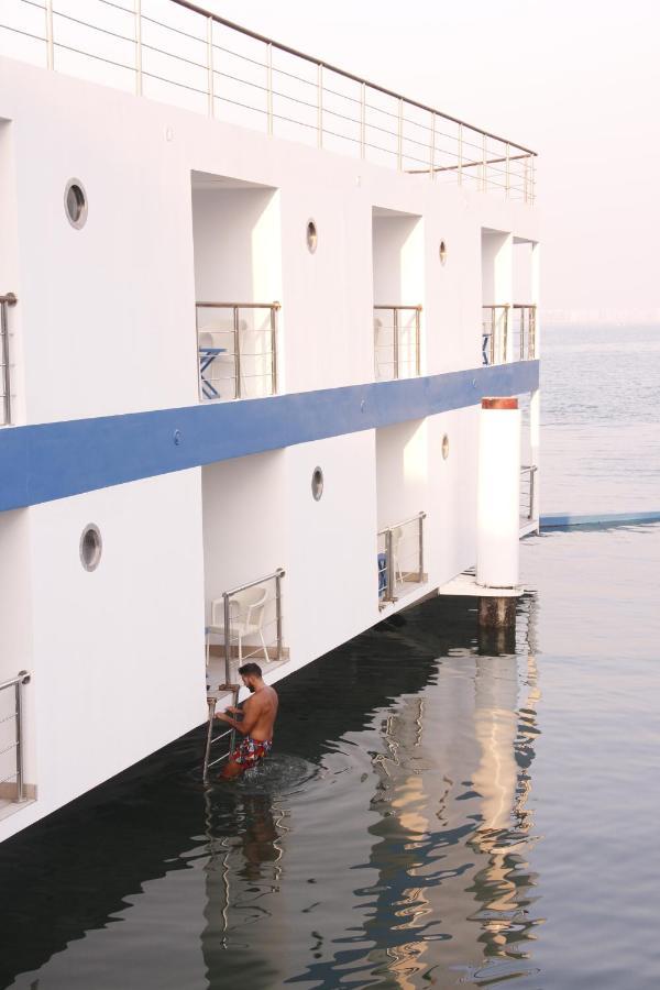 C Hotel Manama Luaran gambar