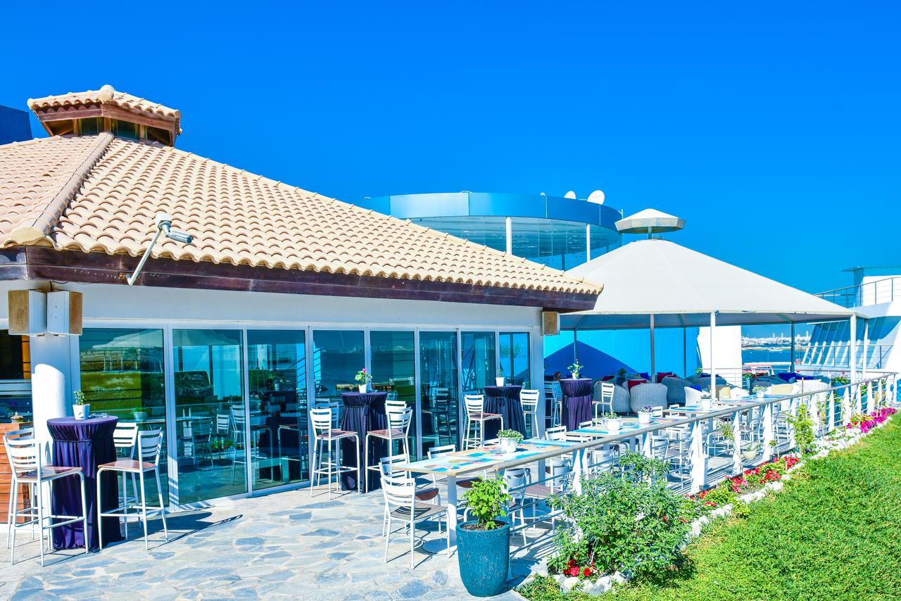 C Hotel Manama Luaran gambar